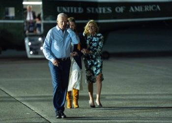 Biden team courts skittish Democrats as path to replace him narrows